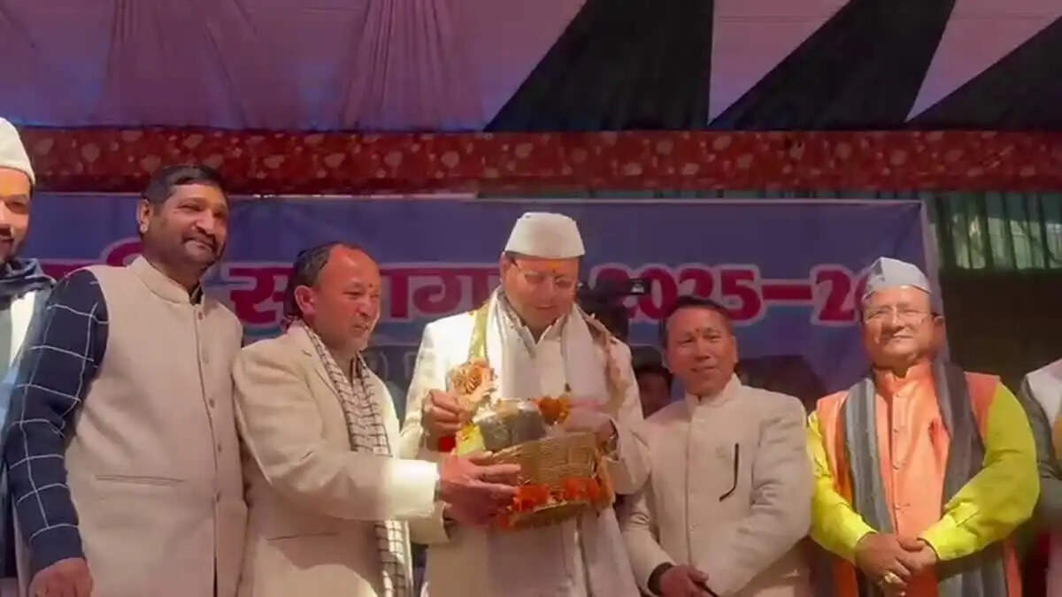 मुख्यमंत्री धामी ने चमोली में जनजातीय समागम में भाग लिया