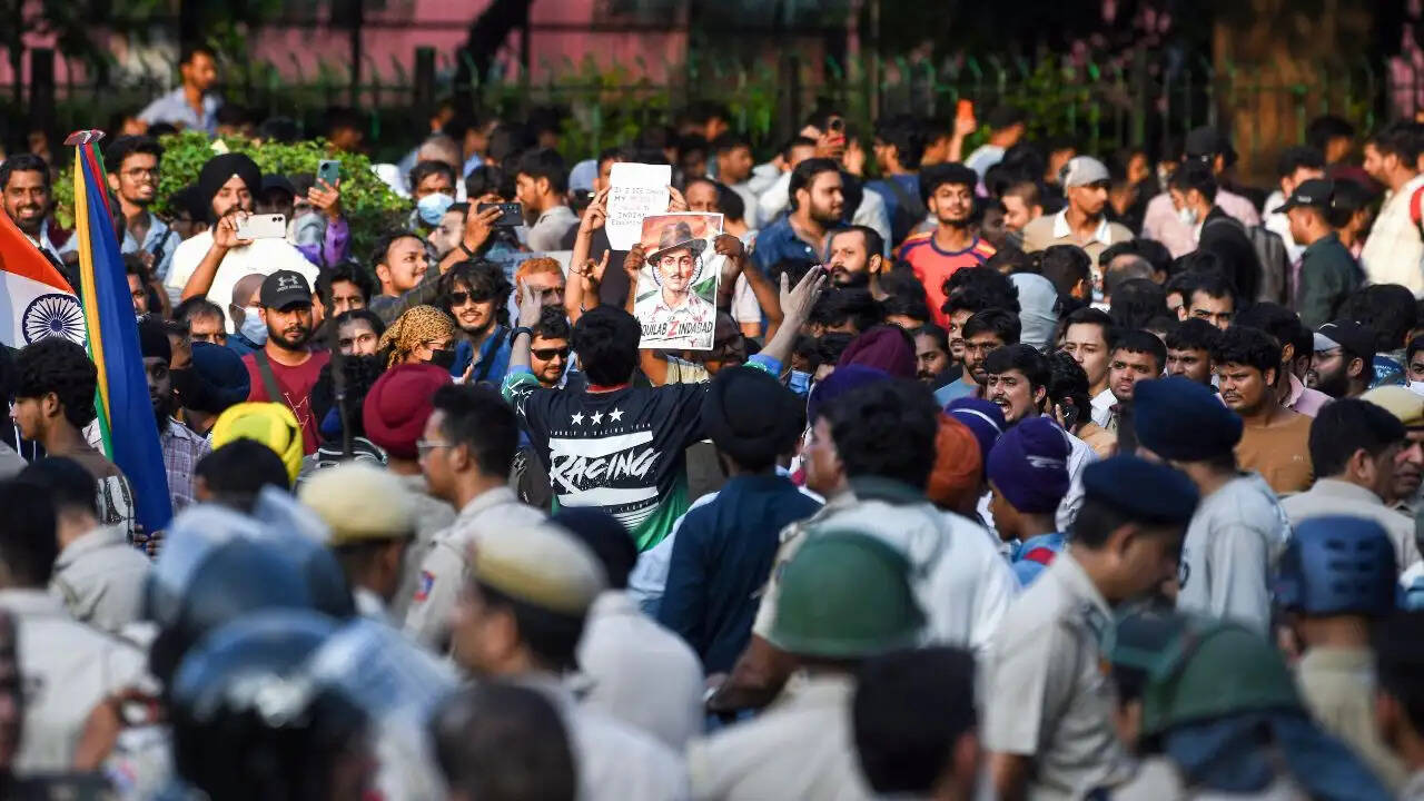 FIR के प्रभाव: छात्रों के भविष्य पर क्या पड़ेगा असर?