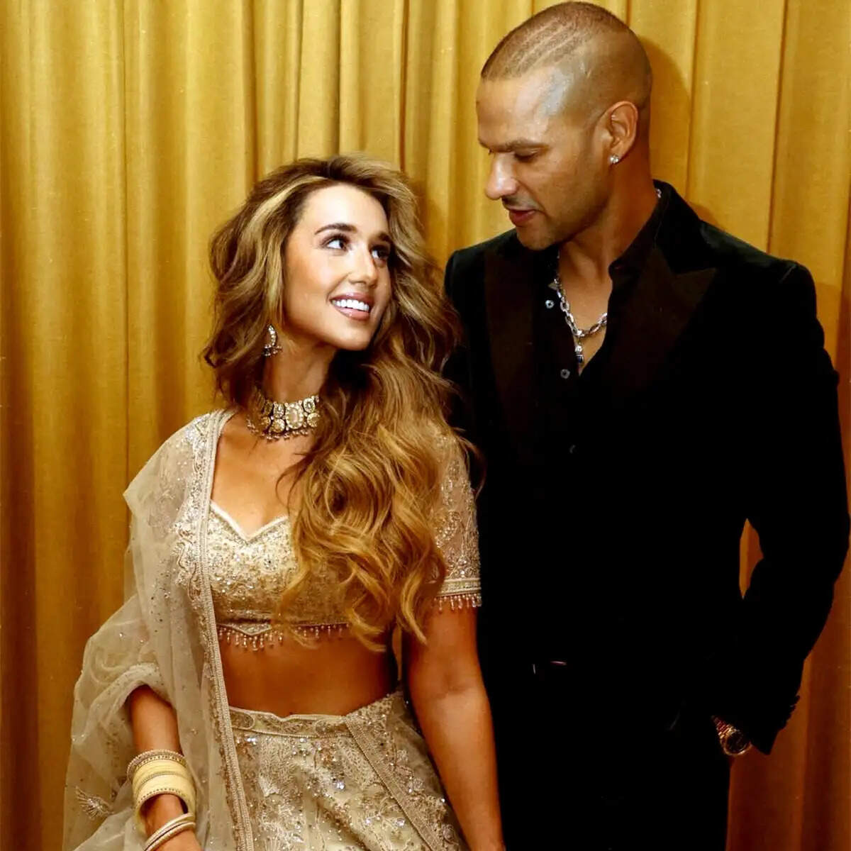 सोशल मीडिया पर छाई शिखर धवन की पत्नी सोफी शाइन की हॉट तस्वीरें