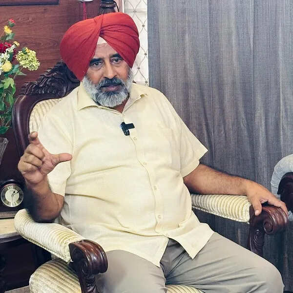 परगट सिंह ने आम आदमी पार्टी की नीतियों की कड़ी आलोचना की
