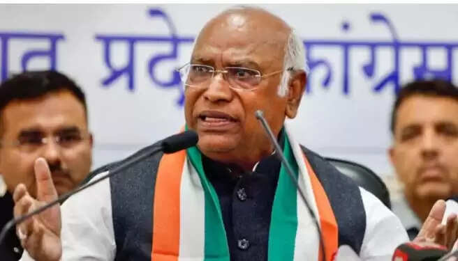 कांग्रेस अध्यक्ष ने मोदी सरकार पर 2025 में भ्रष्टाचार और कुशासन के आरोप लगाए