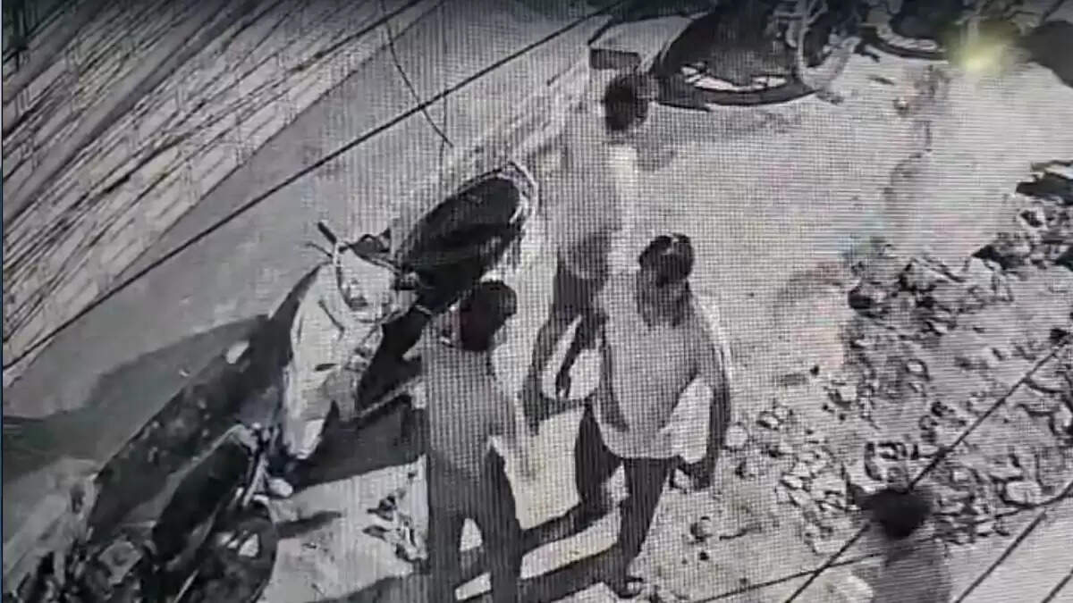 हुमा कुरैशी के भाई की हत्या का CCTV फुटेज हुआ जारी