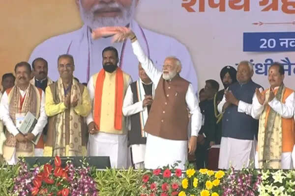 नीतीश कुमार ने 10वीं बार बिहार के मुख्यमंत्री के रूप में ली शपथ