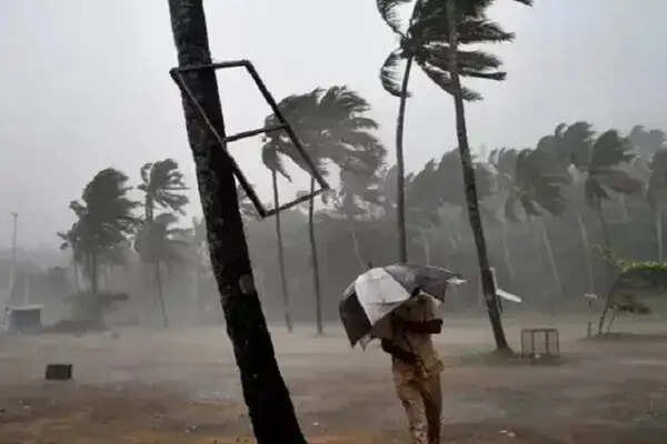 मानसून की दस्तक: 17 राज्यों में भारी बारिश और आंधी का अलर्ट