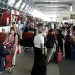 दिल्ली एयरपोर्ट पर तकनीकी खराबी से 300 उड़ानों में देरी