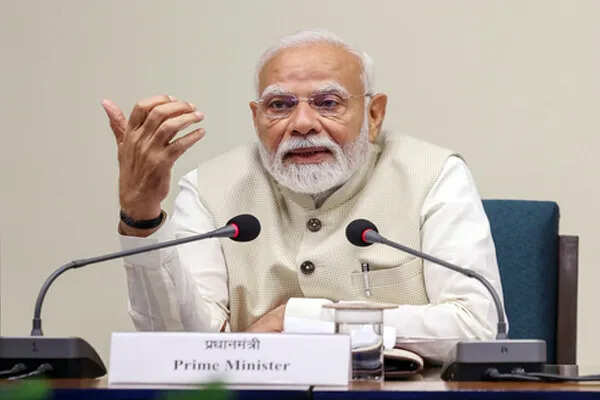 पीएम मोदी ने 'द इमरजेंसी डायरीज' में साझा किया आपातकाल का अनुभव