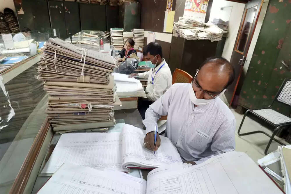 उत्तराखंड में अधिकारी की अंग्रेजी न बोल पाने पर हाई कोर्ट का सवाल