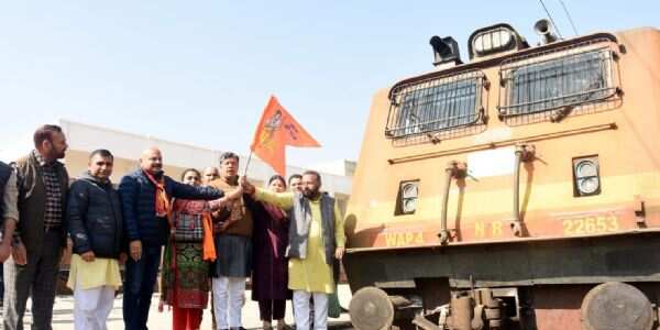आस्था ट्रेन का जम्मू में भाजपा ने किया स्वागत