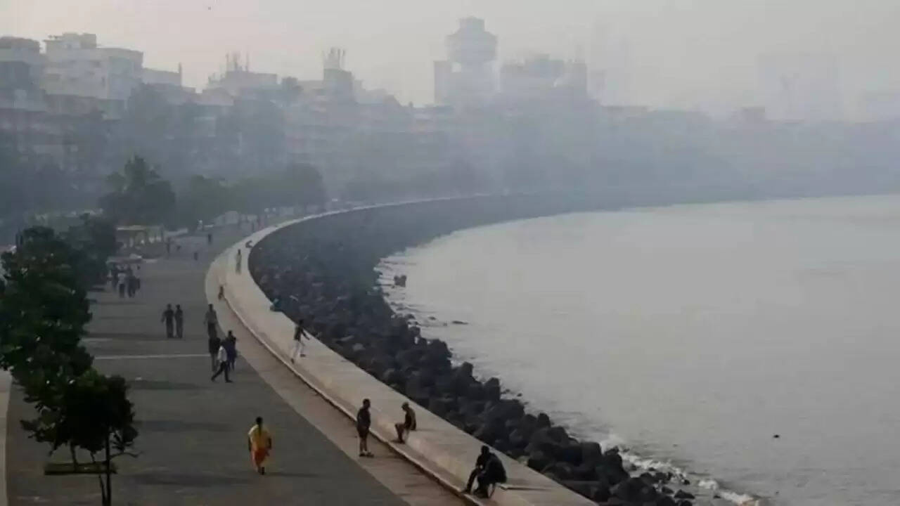 भारत में मौसम का हाल: बारिश और उमस का सामना