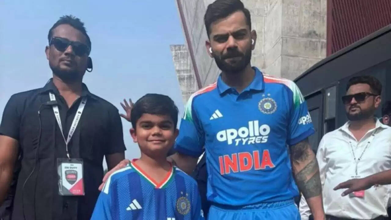 विराट कोहली का नन्हा प्रशंसक बना चर्चा का विषय