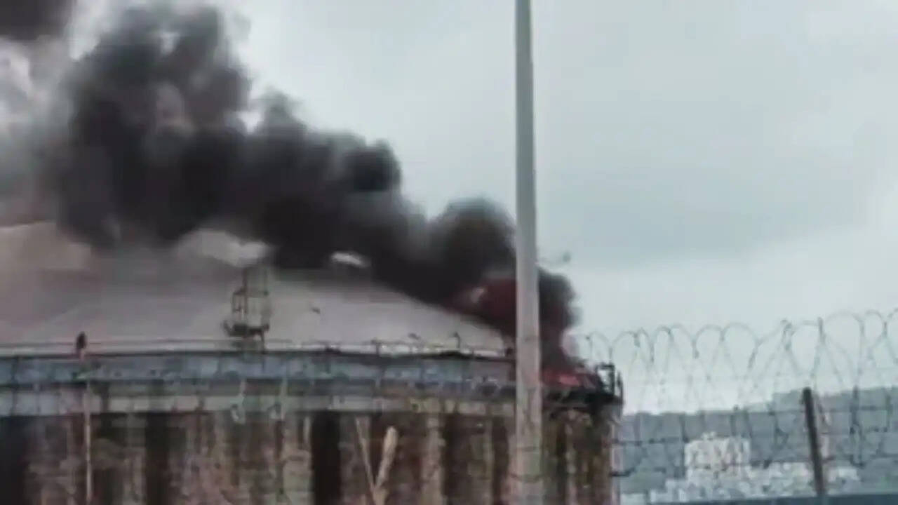 ईरान-इजरायल संघर्ष: हाइफा रिफाइनरी पर मिसाइल हमला और हिजबुल्ला की कार्रवाई