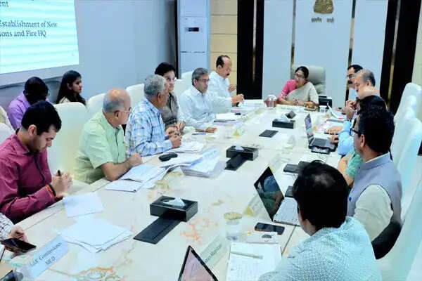 दिल्ली में आग सुरक्षा के लिए मुख्यमंत्री ने बुलाई उच्चस्तरीय बैठक