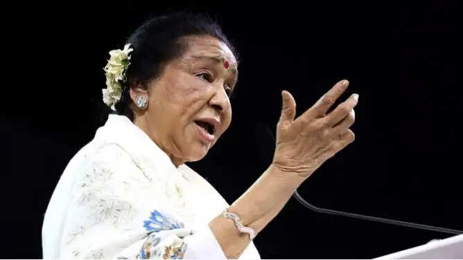 आशा भोसले को कार्डियक अरेस्ट, पीएम मोदी ने जताई चिंता