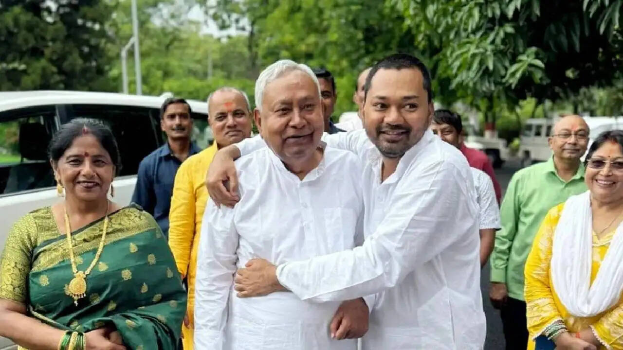 बिहार की राजनीति में नया मोड़: नीतीश कुमार के बेटे निशांत कुमार की पहली बड़ी बैठक