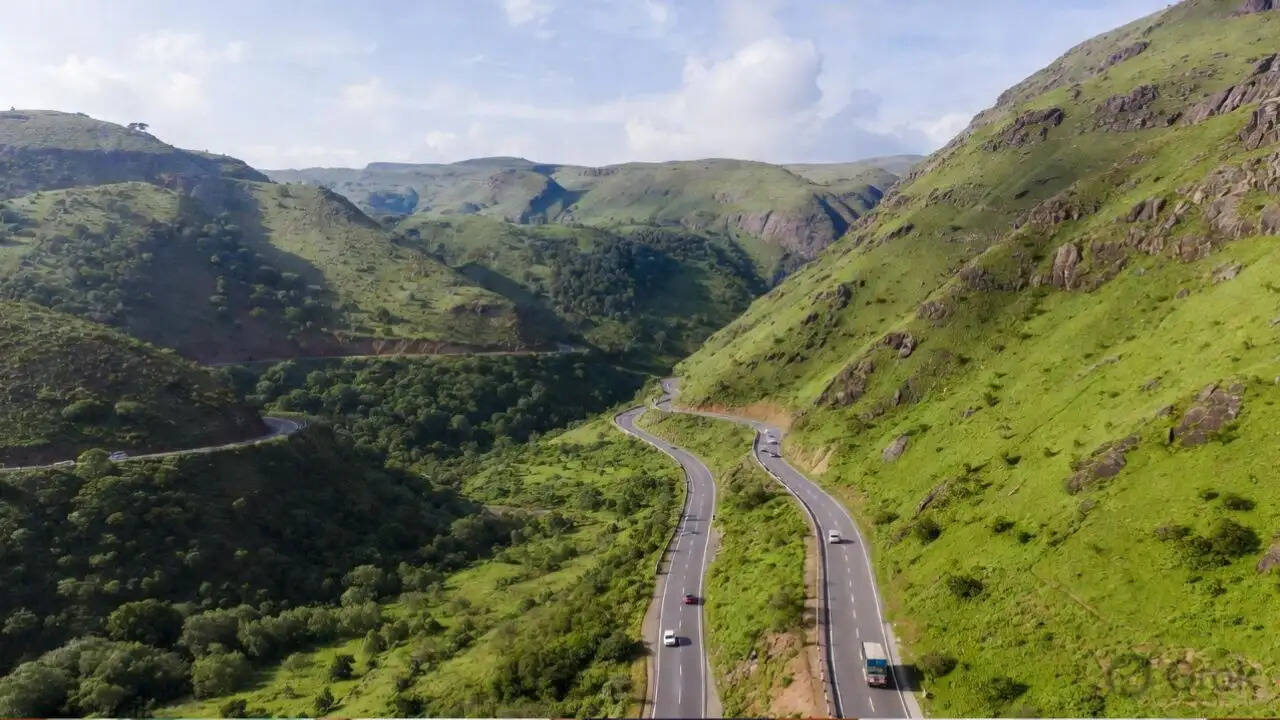 गर्मी में पहाड़ी सफर: भारत की बेहतरीन रोड ट्रिप्स