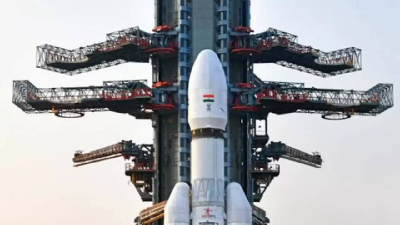 ISRO का ऐतिहासिक लॉन्च: CMS-03 उपग्रह की उड़ान से बढ़ेगा भारतीय नौसेना का नेटवर्क