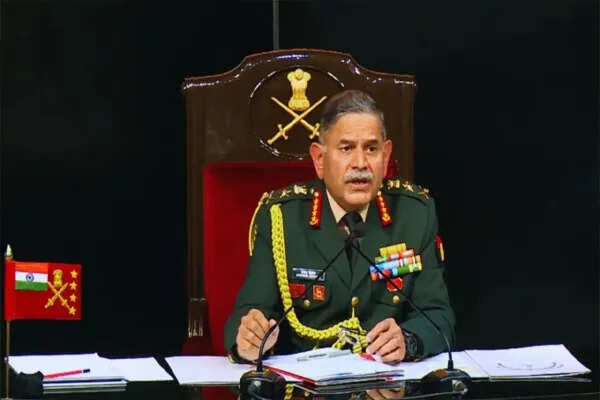 भारतीय सेना प्रमुख की पाकिस्तान को चेतावनी: आक्रामकता के लिए तैयार