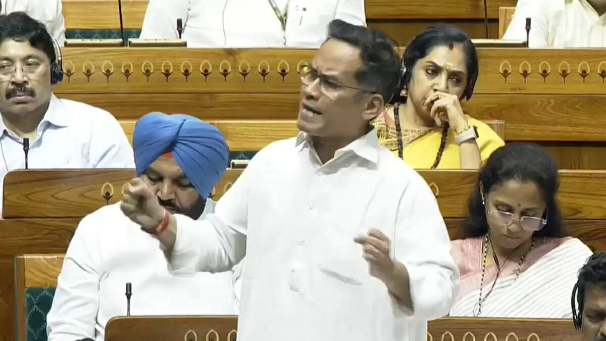 ऑपरेशन सिंदूर पर संसद में गरमागरम बहस, विपक्ष ने उठाए गंभीर सवाल