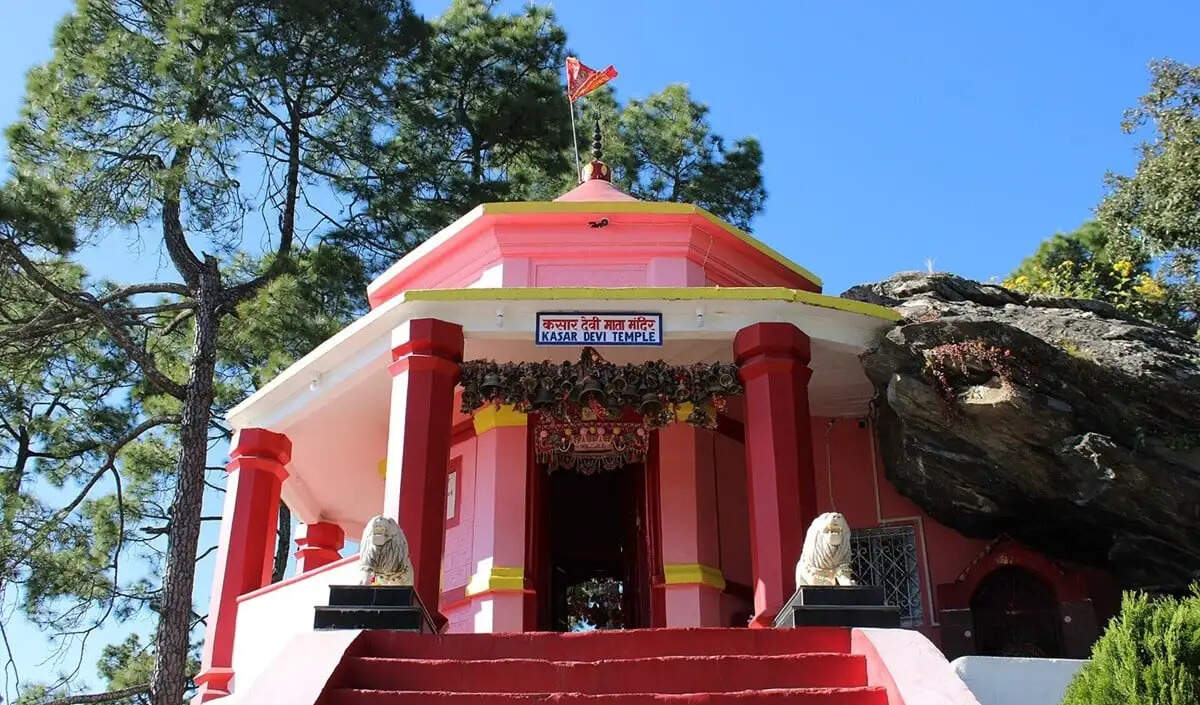 उत्तराखंड का रहस्यमयी कसार देवी मंदिर: एक अद्वितीय अनुभव