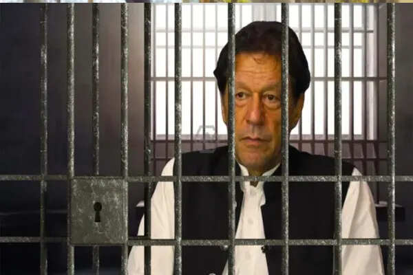 इमरान खान की सुरक्षा पर सवाल: 21 दिन से परिवार से संपर्क नहीं