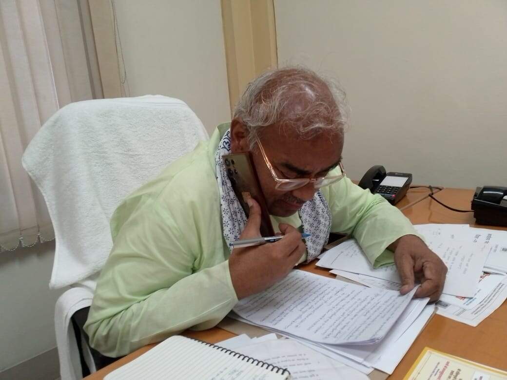 शिक्षा मंत्री ने की घायल बच्चे के परिजनों से बात