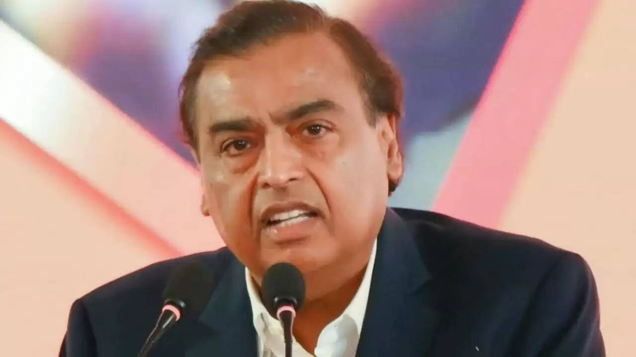 मुकेश अंबानी ने गुजरात में 7 लाख करोड़ रुपये के निवेश की घोषणा की, मोदी की प्रशंसा की