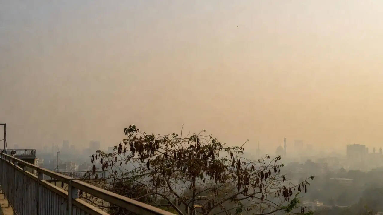 दिल्ली-एनसीआर में उमस भरी गर्मी, कई राज्यों में मौसम में बदलाव