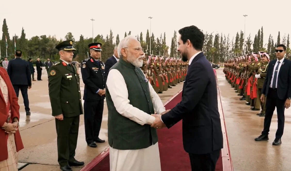 जॉर्डन में पीएम मोदी का विशेष स्वागत: क्राउन प्रिंस ने एयरपोर्ट पर किया विदाई