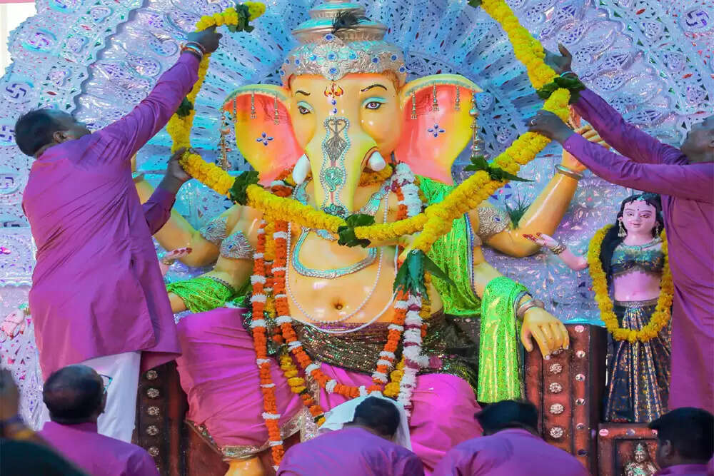 गणेश की पूजा: विघ्नों के नाशक से मंगलकर्ता तक का सफर