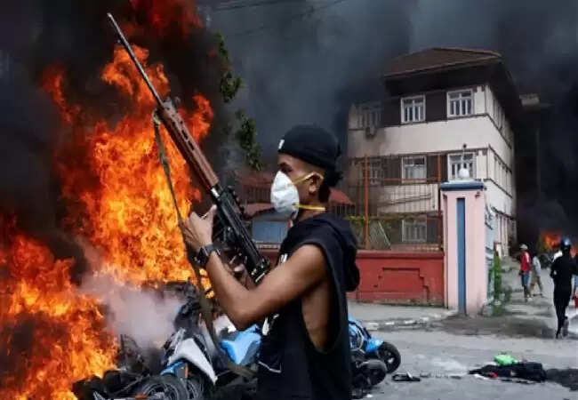 नेपाल में प्रदर्शन: सेना ने संभाली कमान, एयर इंडिया और इंडिगो की उड़ानें रद्द