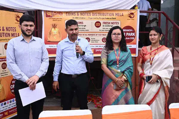 पंजाब नेशनल बैंक ने सीआर पार्क में सफलतापूर्वक आयोजित किया सिक्का एवं छोटे नोट विनिमय मेला