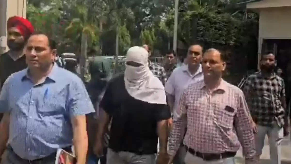 दिल्ली पुलिस ने पाकिस्तान के लिए जासूसी करने वाले दो भाइयों को गिरफ्तार किया