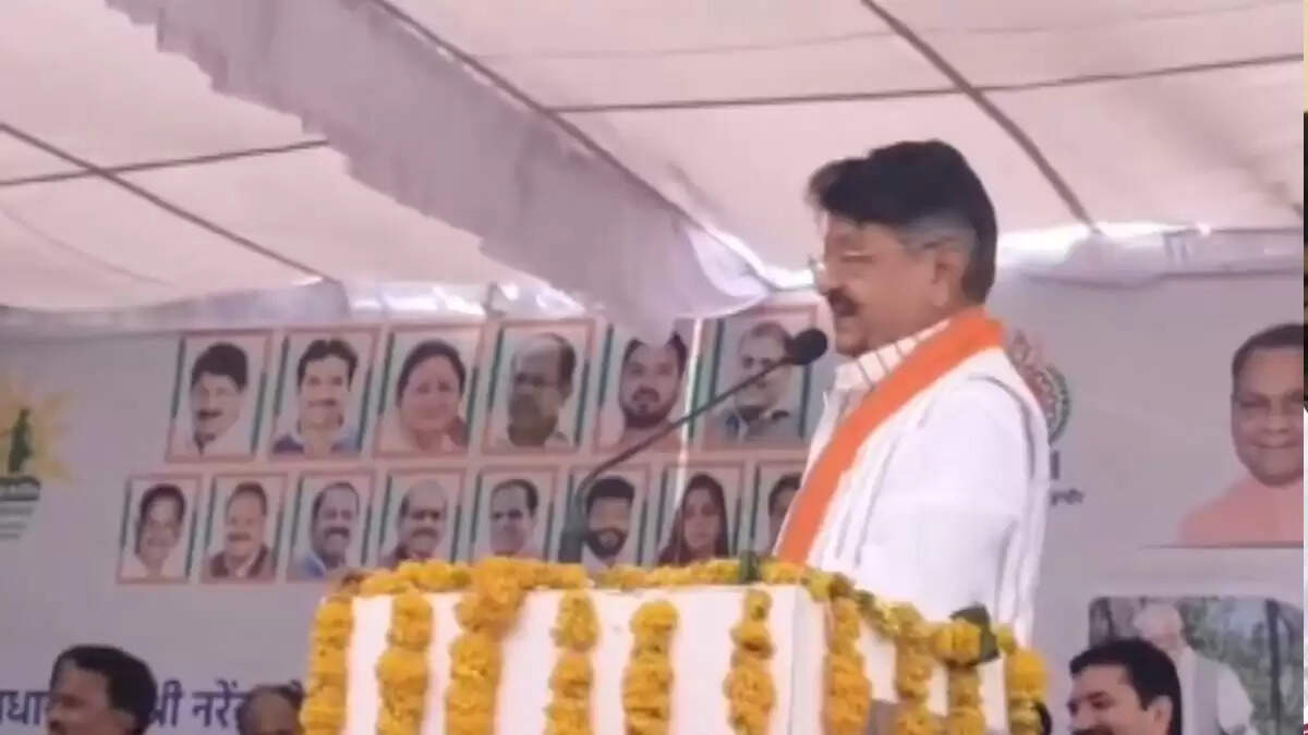 कैलाश विजयवर्गीय का विवादास्पद बयान: महिलाओं के कपड़ों पर की टिप्पणी