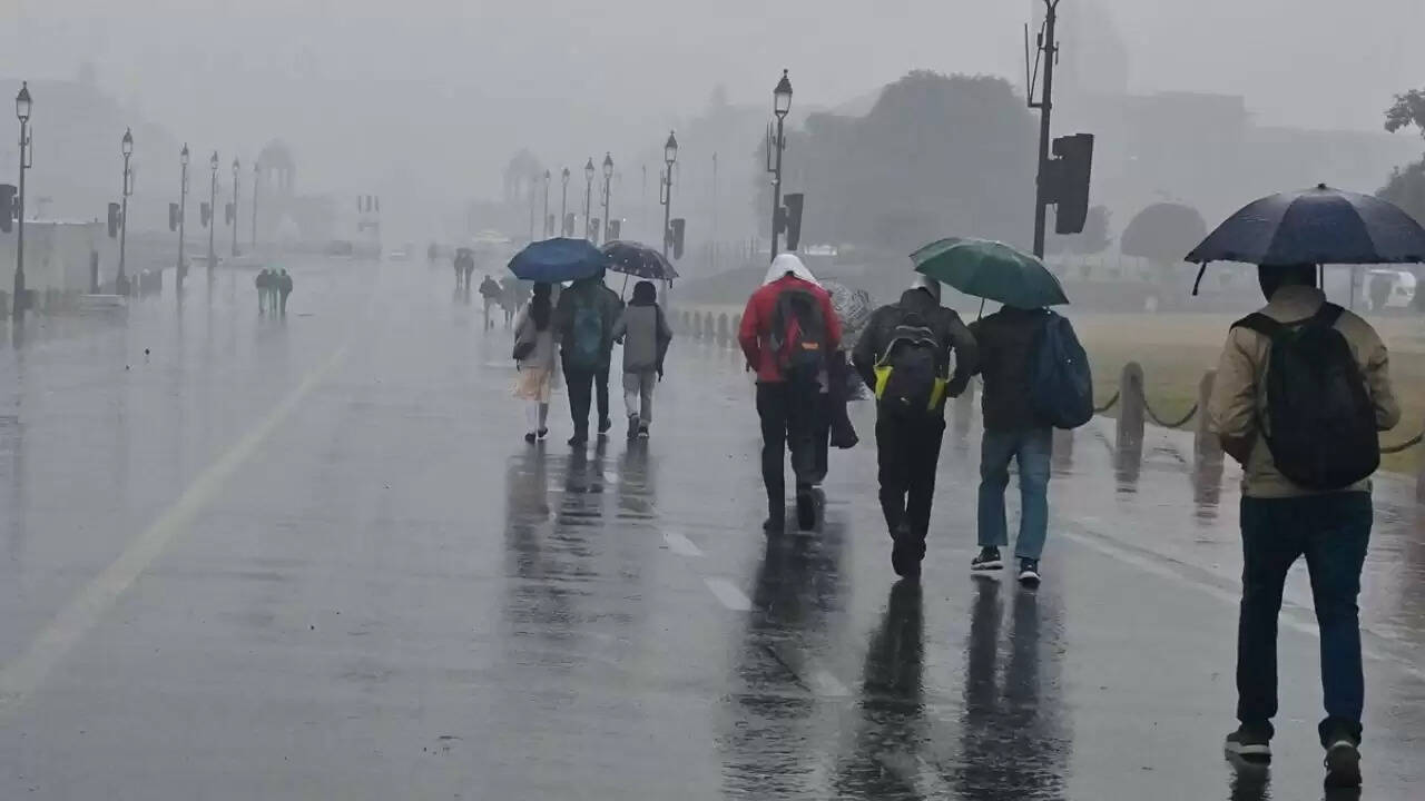 दिल्ली में मानसून का कहर: भारी बारिश और रेड अलर्ट जारी