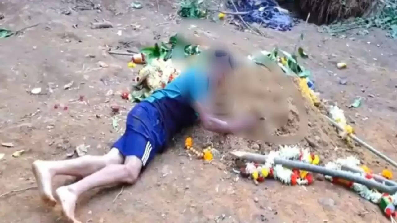 बेंगलुरु में स्टैम्पेड: पिता का दिल दहला देने वाला वीडियो वायरल
