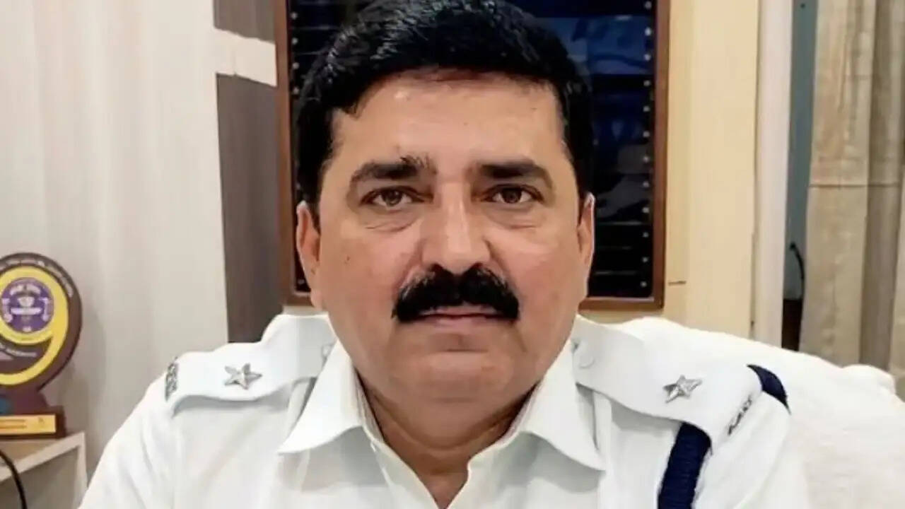 कोलकाता पुलिस के डीसी शांतनु सिन्हा की गिरफ्तारी: भूमि सौदा मामले में ED की कार्रवाई