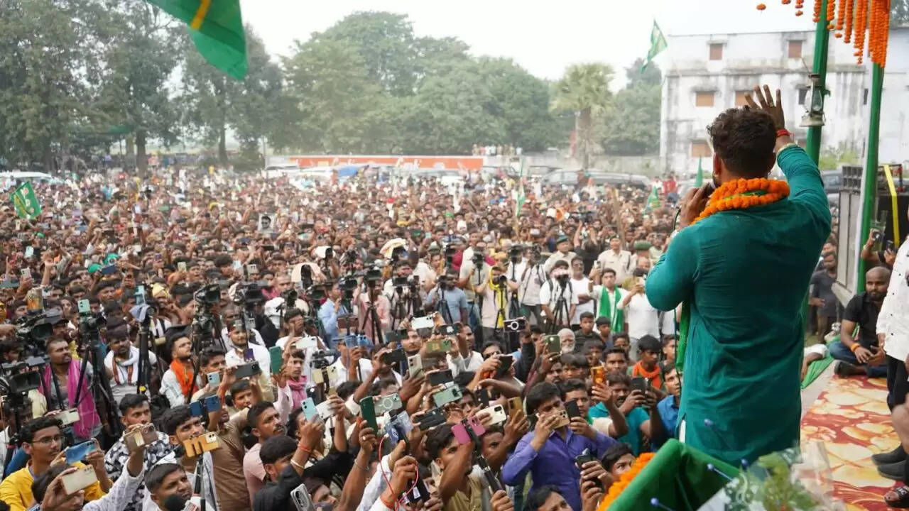 बिहार चुनाव में खेसारी लाल यादव का एनडीए पर हमला