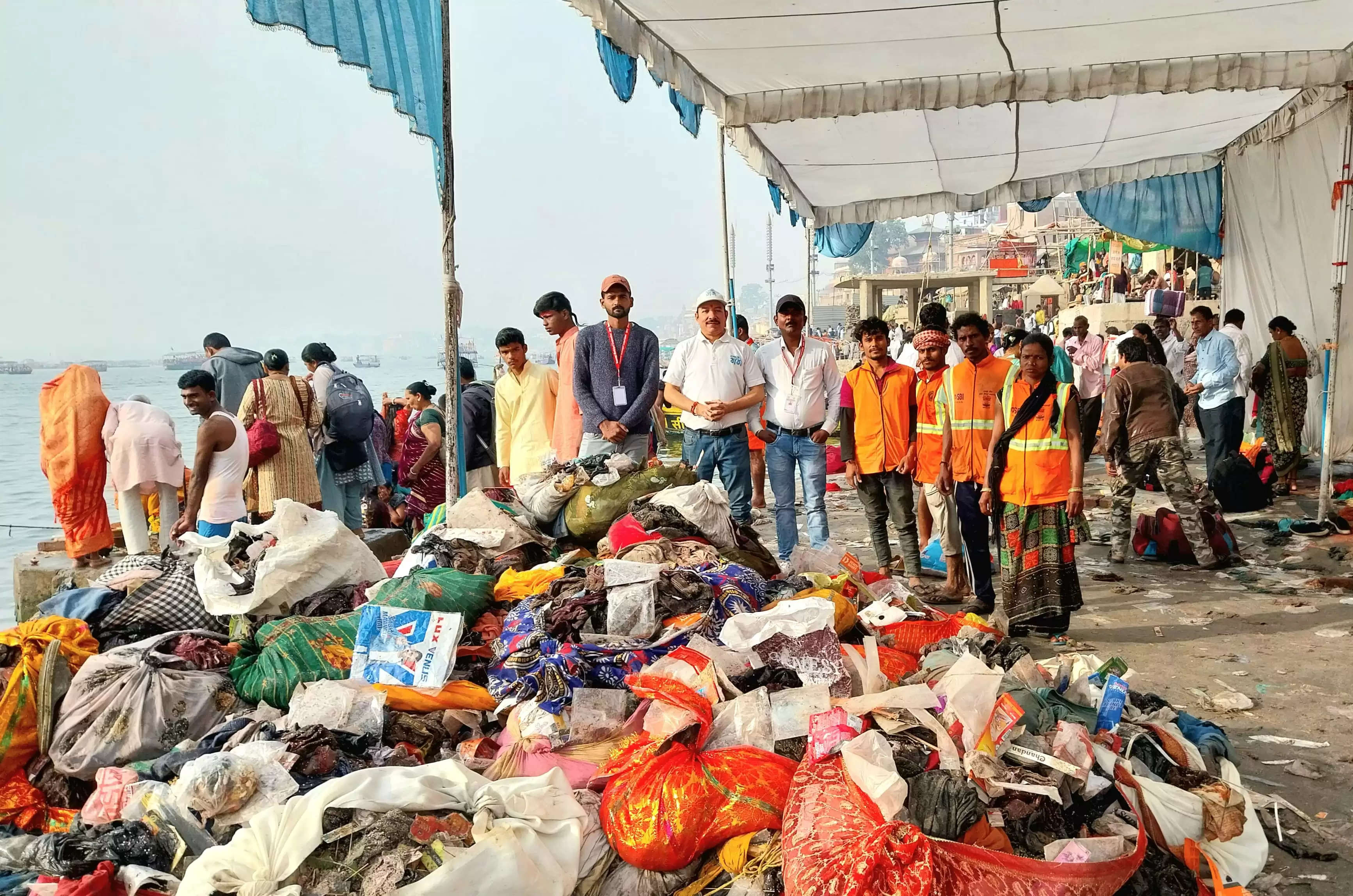 महाशिवरात्रि : मणिकर्णिका घाट पर चलाया गया स्वच्छता अभियान