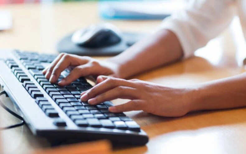 कानपुर कलेक्ट्रेट में टाइपिंग टेस्ट में असफलता पर तीन कर्मचारियों का पदावनन