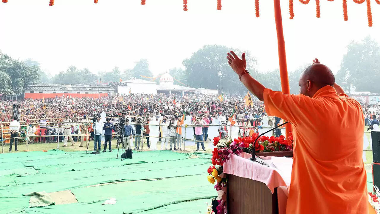 योगी आदित्यनाथ ने बिहार में विपक्ष पर साधा निशाना, चुनावी जनसभा में दिए तीखे बयान
