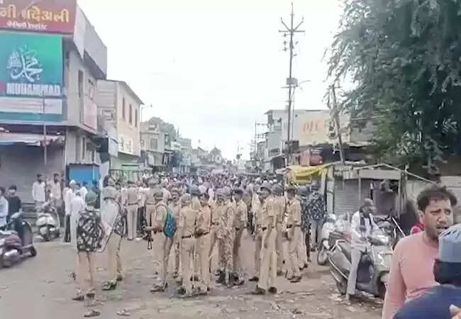 महाराष्ट्र में 'आई लव मोहम्मद' रंगोली पर विवाद, पुलिस ने किया लाठीचार्ज
