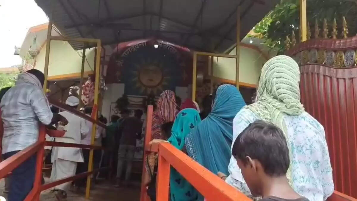 बाराबंकी के नाग देवता मंदिर का अनोखा मेला और चमत्कारी मान्यताएँ