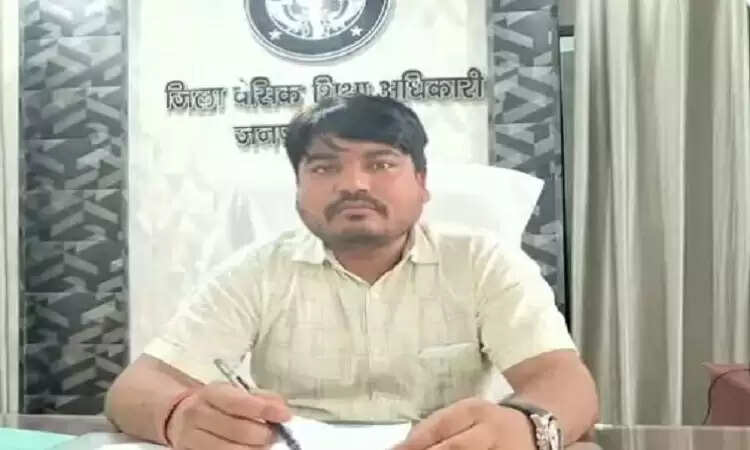 गोंडा में शिक्षा अधिकारी पर रिश्वत मांगने का आरोप, मामला दर्ज