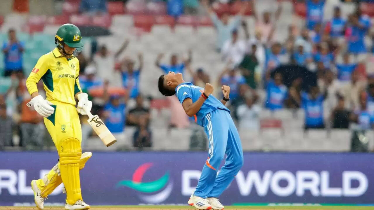 भारत ने ऑस्ट्रेलिया के खिलाफ सेमीफाइनल में पहला विकेट लिया