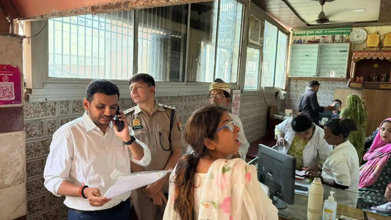 वृंदावन में सुरक्षा मानकों की जांच: प्रशासन ने एक दर्जन से अधिक प्रतिष्ठानों को किया सील