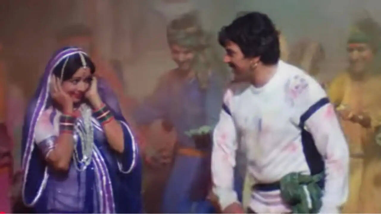 हेमा मालिनी की प्रेग्नेंसी में शूट हुआ होली का मशहूर गाना