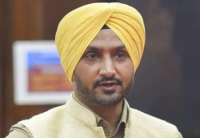 हरभजन सिंह की सुरक्षा वापस लेने से राजनीतिक हलचल तेज