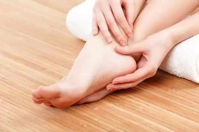 सर्दियों में फटे पैरों के लिए प्रभावी घरेलू उपाय