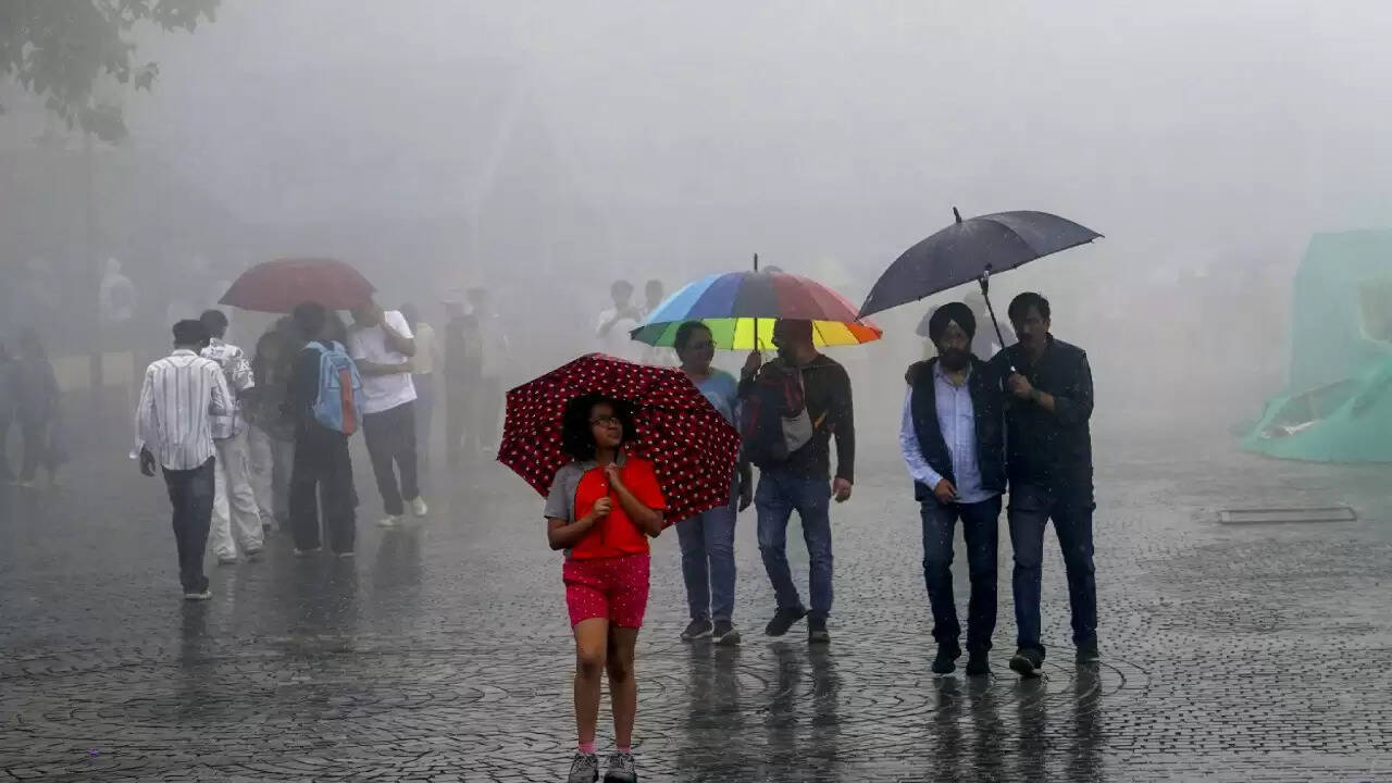 दिल्ली में बारिश और तूफान के लिए येलो अलर्ट जारी