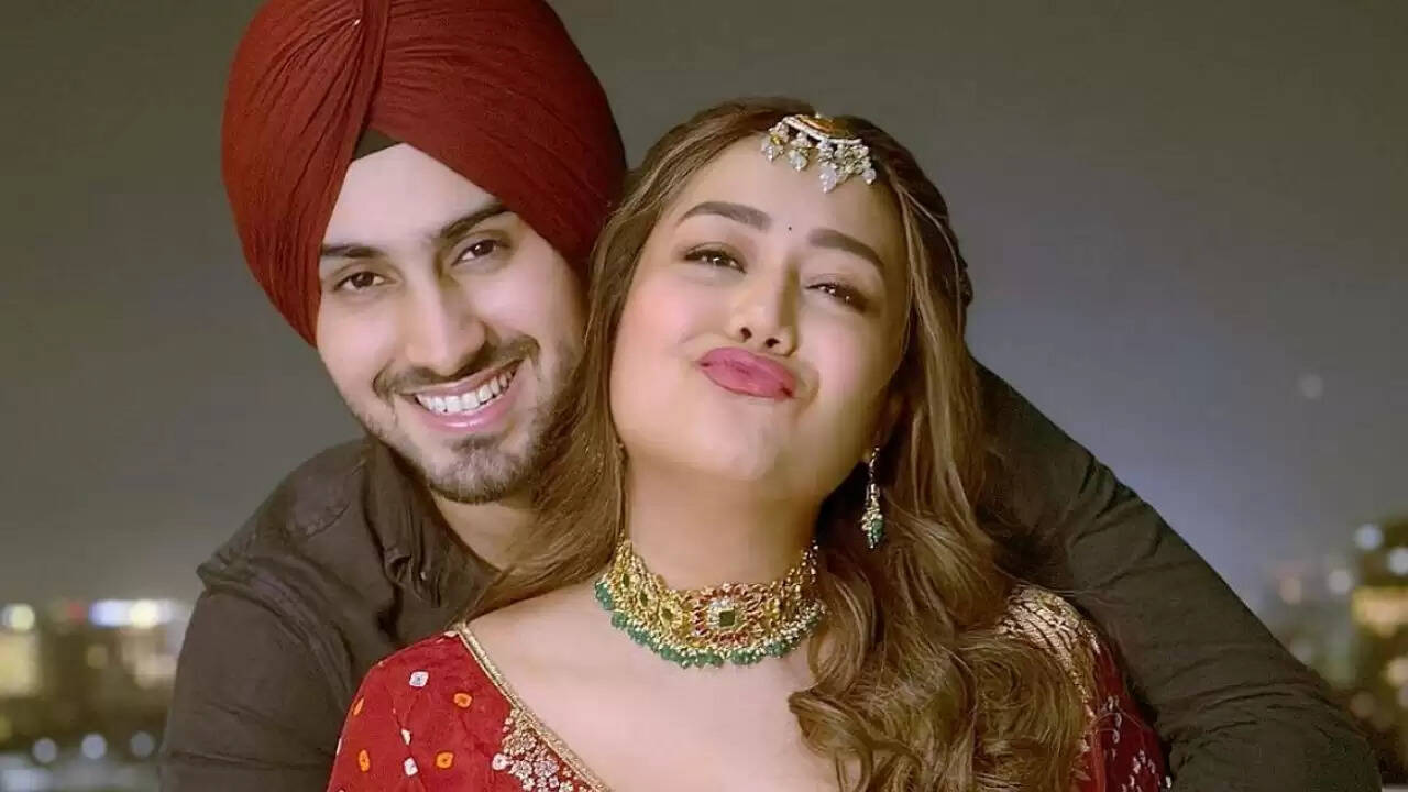 नेहा कक्कड़ ने सोशल मीडिया पर साझा किया इमोशनल पोस्ट, तलाक की अफवाहें तेज